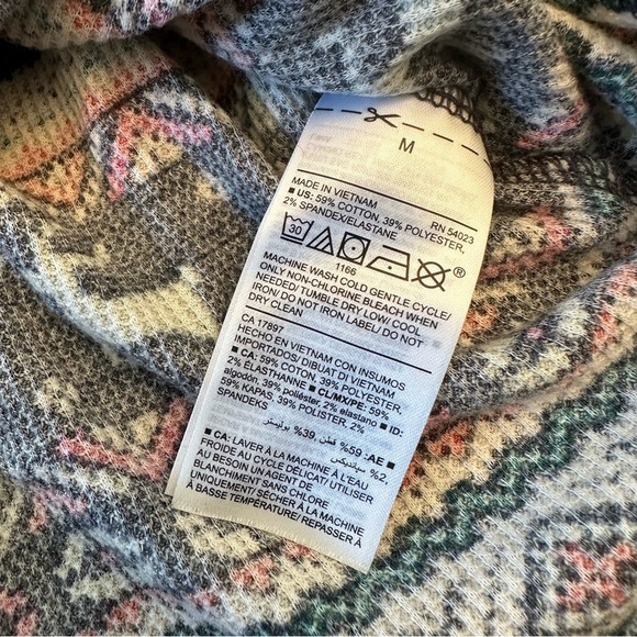 Old Navy Holiday Thermal Long Sleeve Tee - Picture 7 of 8